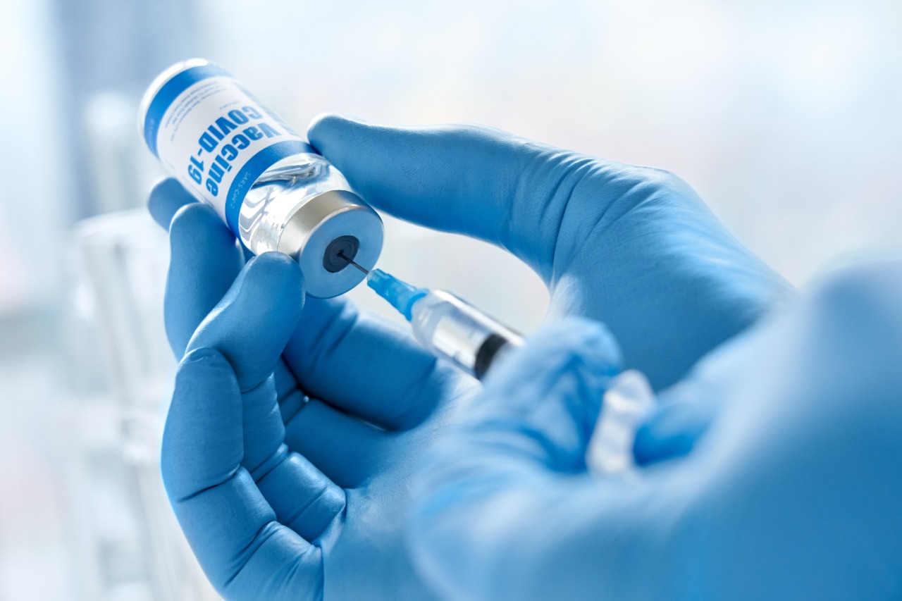 دائرة الصحة – أبوظبي: خدمات فحص وتطعيم كوفيد-19 لا تزال متاحة في منشآت الإمارة الصحية للراغبين في الحصول عليها